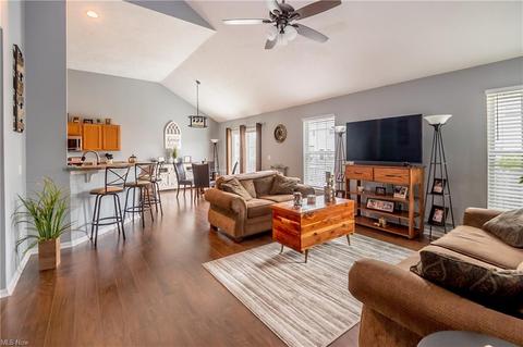 3934 Randolph Dr, Lorain, OH 44053 photo 2