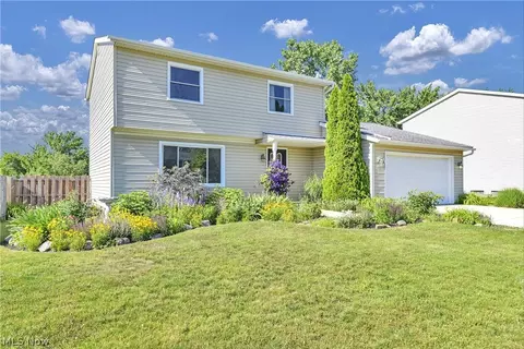 8084 Newcomb Dr, Parma, OH 44129 photo 1