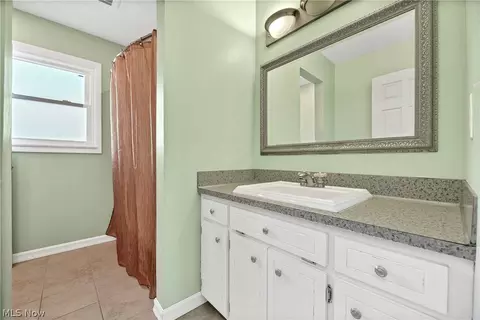 8084 Newcomb Dr, Parma, OH 44129 photo 23