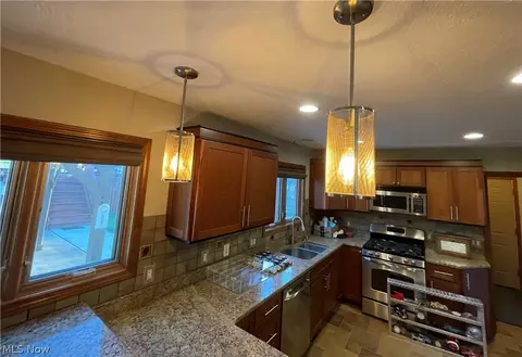 5 River Rd, Hinckley, OH 44233 photo 17