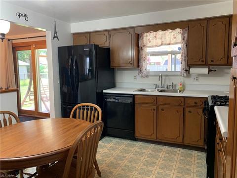 809 Sandalwood Dr, Elyria, OH 44035 photo 11