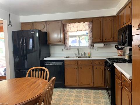 809 Sandalwood Dr, Elyria, OH 44035 photo 13