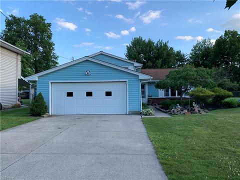 809 Sandalwood Dr, Elyria, OH 44035 photo 2