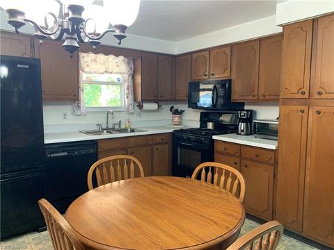 809 Sandalwood Dr, Elyria, OH 44035 photo 15