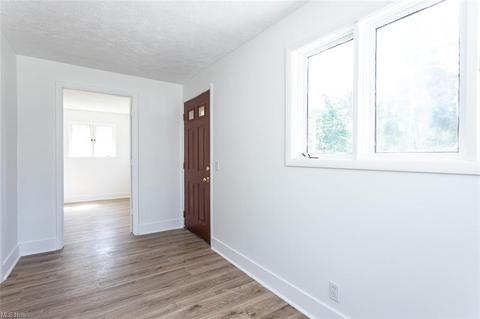 1716 Lorimer Rd, Parma, OH 44134 photo 3