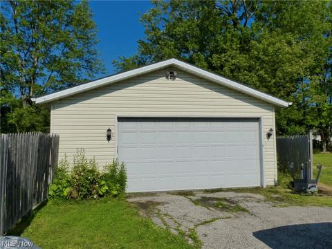6065 Thunderbird Dr, Mentor On The Lake, OH 44060 photo 4