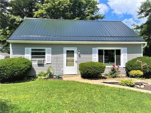 9137 Maple Cir, Windham, OH 44288 photo 1