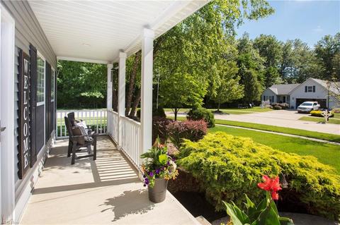 1682 E Ash Dr, Avon, OH 44011 photo 2