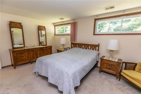 374 E Ridgewood Dr, Seven Hills, OH 44131 photo 13