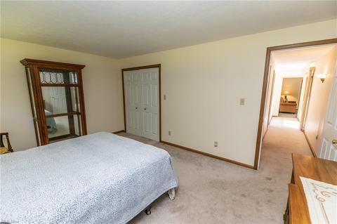 374 E Ridgewood Dr, Seven Hills, OH 44131 photo 12