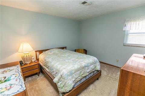 374 E Ridgewood Dr, Seven Hills, OH 44131 photo 22