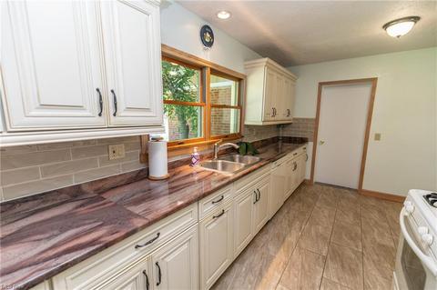 374 E Ridgewood Dr, Seven Hills, OH 44131 photo 6