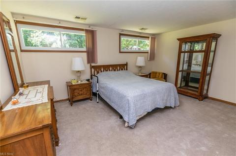 374 E Ridgewood Dr, Seven Hills, OH 44131 photo 14