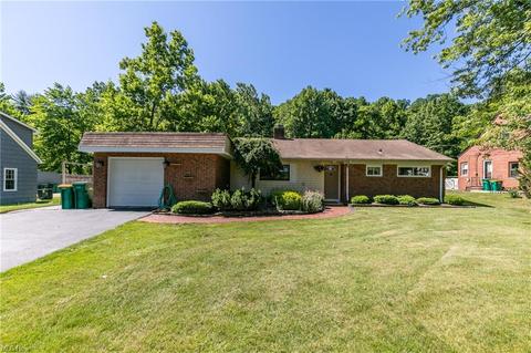 374 E Ridgewood Dr, Seven Hills, OH 44131 photo 1