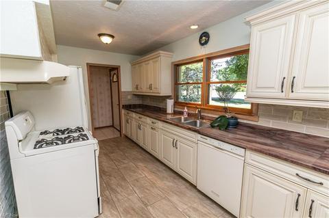 374 E Ridgewood Dr, Seven Hills, OH 44131 photo 8