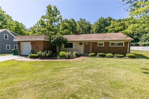 374 E Ridgewood Dr, Seven Hills, OH 44131 photo 2