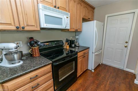 607 Perham Dr, Berea, OH 44017 photo 8