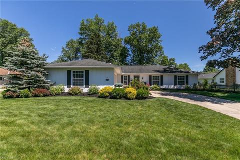 607 Perham Dr, Berea, OH 44017 photo 1