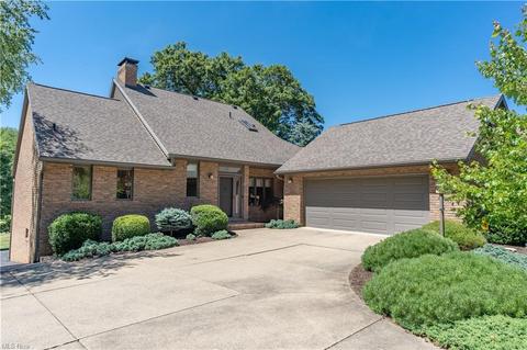 5481 Severn Cir NW, Canton, OH 44708 photo 2