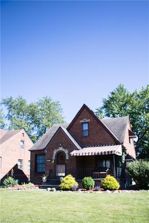 6703 Ackley Rd, Parma, OH 44129 photo 2