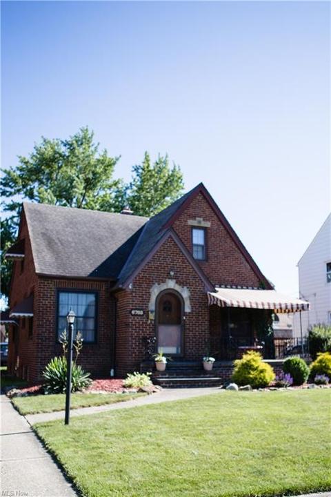 6703 Ackley Rd, Parma, OH 44129 photo 1