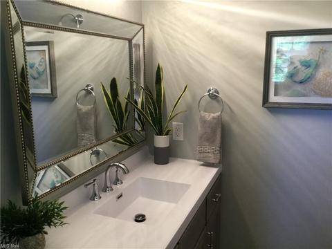 301 Xavier St, Elyria, OH 44035 photo 8
