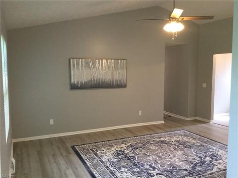 301 Xavier St, Elyria, OH 44035 photo 5