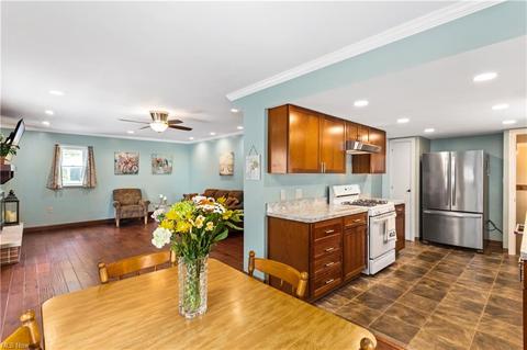 386 E 271st St, Euclid, OH 44132 photo 9