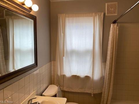 8111 Essen Ave, Parma, OH 44129 photo 10