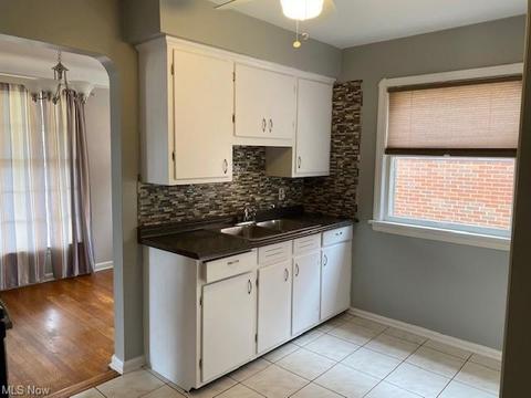 8111 Essen Ave, Parma, OH 44129 photo 7
