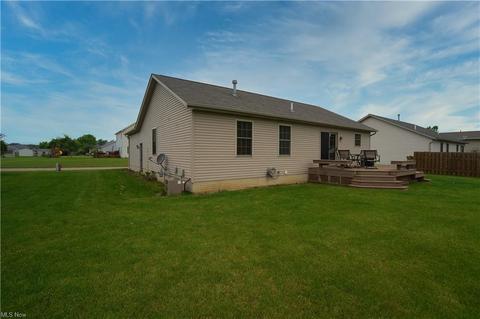 706 Black Bear Run, Lagrange, OH 44050 photo 4