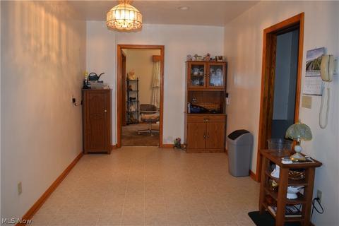 35 Taylor Rd, Barberton, OH 44203 photo 16