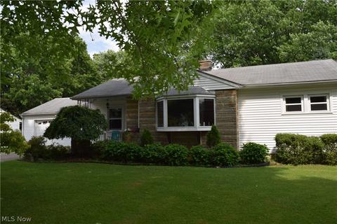 35 Taylor Rd, Barberton, OH 44203 photo 1