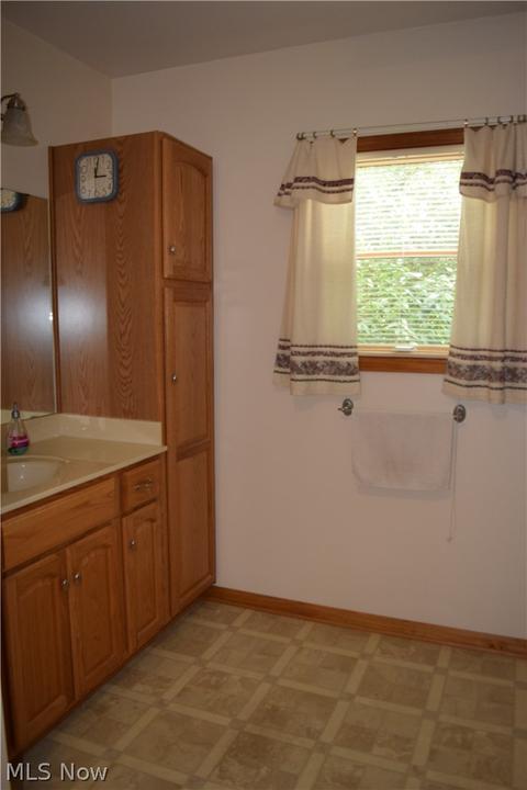 35 Taylor Rd, Barberton, OH 44203 photo 22