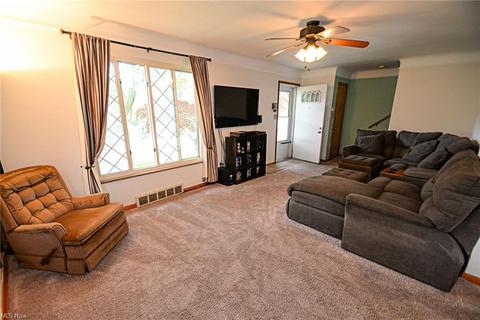 1651 E 276th St, Euclid, OH 44132 photo 3
