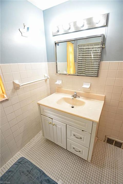 1651 E 276th St, Euclid, OH 44132 photo 12