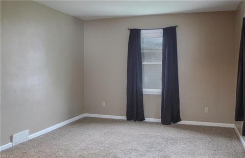 386 Creed St, Struthers, OH 44471 photo 5