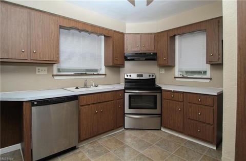 386 Creed St, Struthers, OH 44471 photo 6