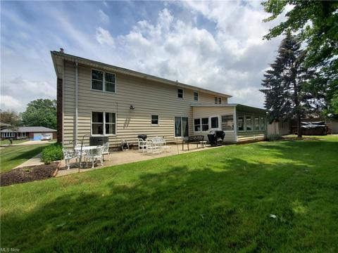 6740 Donna Rae Dr, Seven Hills, OH 44131 photo 2