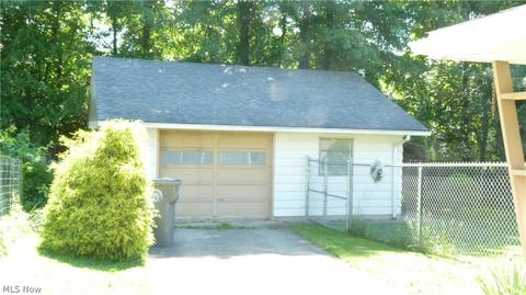 3449 Risher Rd, Youngstown, OH 44511 photo 4