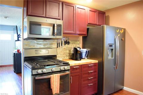9084 Store Dr, Windham, OH 44288 photo 4