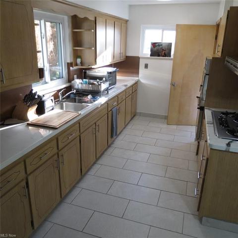 488 Cherry Ln, Seven Hills, OH 44131 photo 5