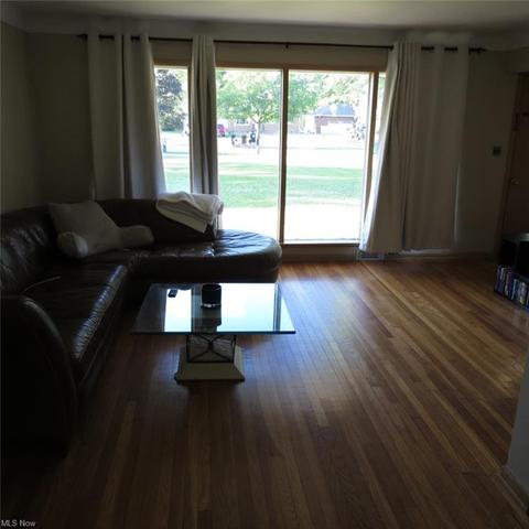 488 Cherry Ln, Seven Hills, OH 44131 photo 3