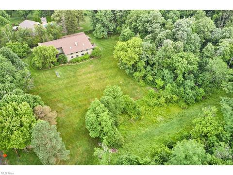 2743 W Bath Rd, Akron, OH 44333 photo 2