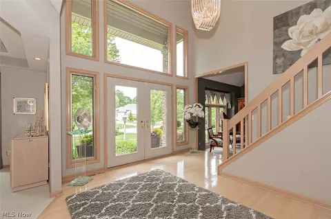 7355 Hillside Ln, Solon, OH 44139 photo 2