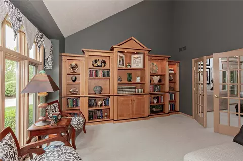 7355 Hillside Ln, Solon, OH 44139 photo 3