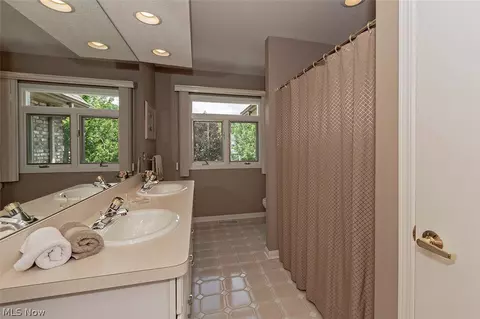 7355 Hillside Ln, Solon, OH 44139 photo 25