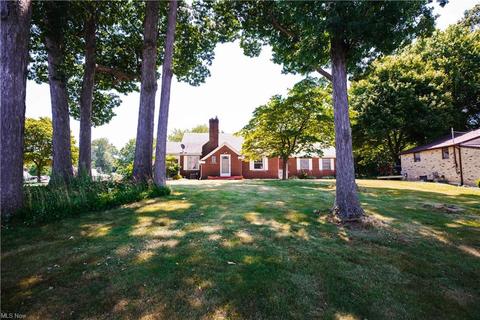 2472 Wise Ave NW, Canton, OH 44708 photo 1