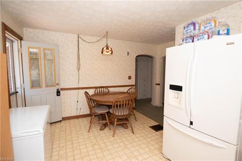 2472 Wise Ave NW, Canton, OH 44708 photo 4
