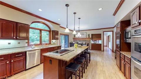 7489 Rollingbrook Trl, Solon, OH 44139 photo 5